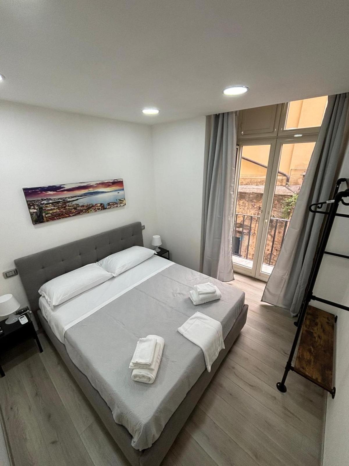 Na City Rooms เนเปิลส์ ภายนอก รูปภาพ